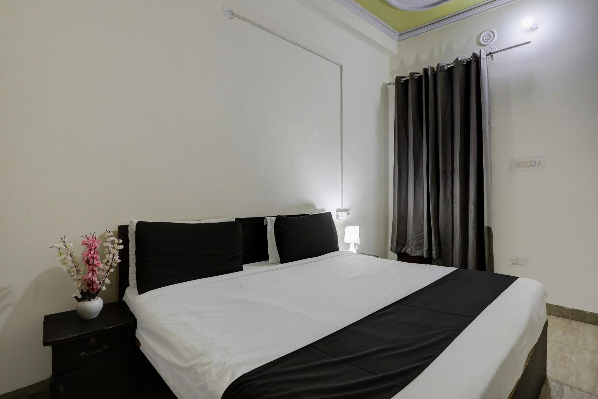 Hotel O Thirty Inns Noida Buitenkant foto