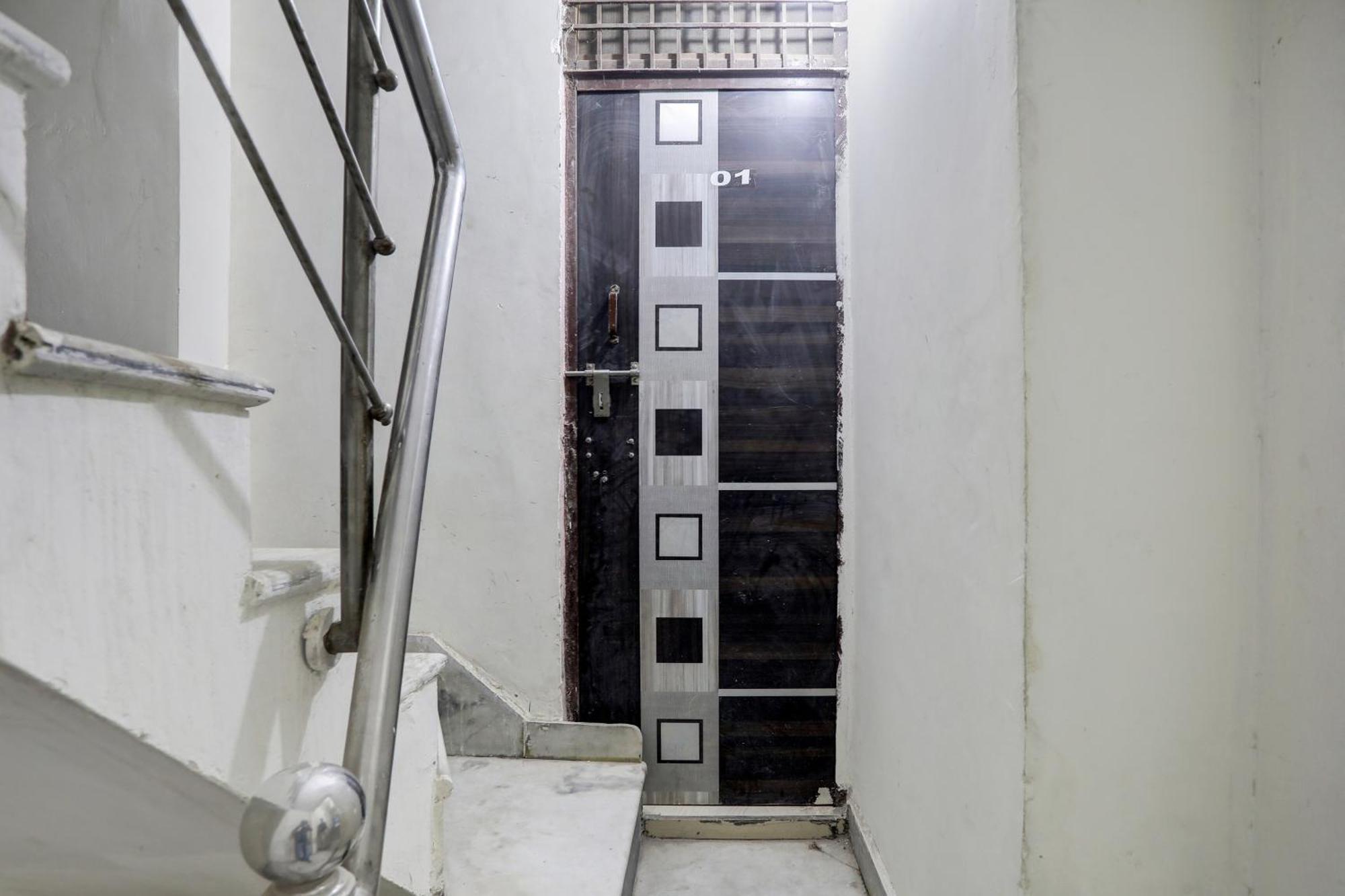 Hotel O Thirty Inns Noida Buitenkant foto